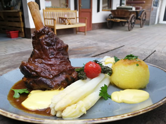 Essen und Trinken bei Bauer Reinhart im Steigerwald Essen und Trinken bei Bauer Reinhart im Steigerwald